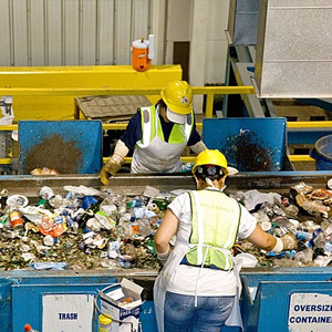 TMMO Transport recycling worker